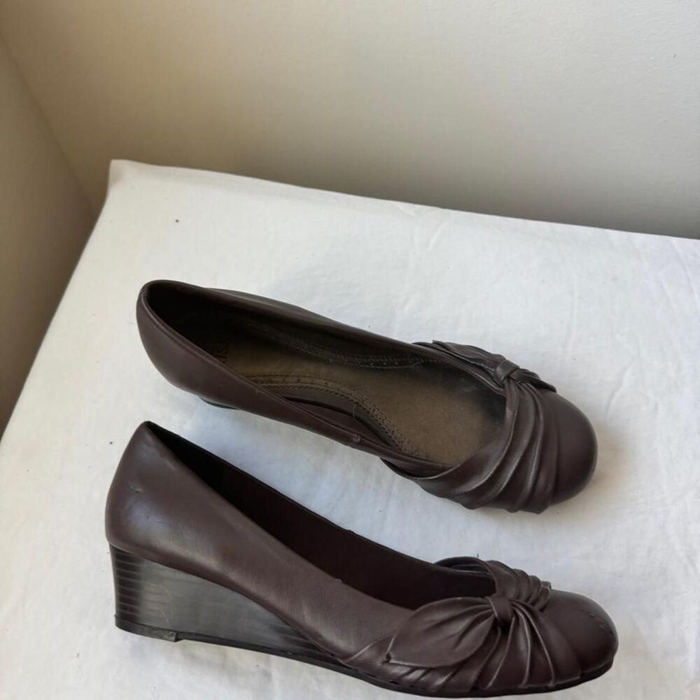 Y2K 2000s Hot Kiss Brown Bow Pumps – Size 8.5